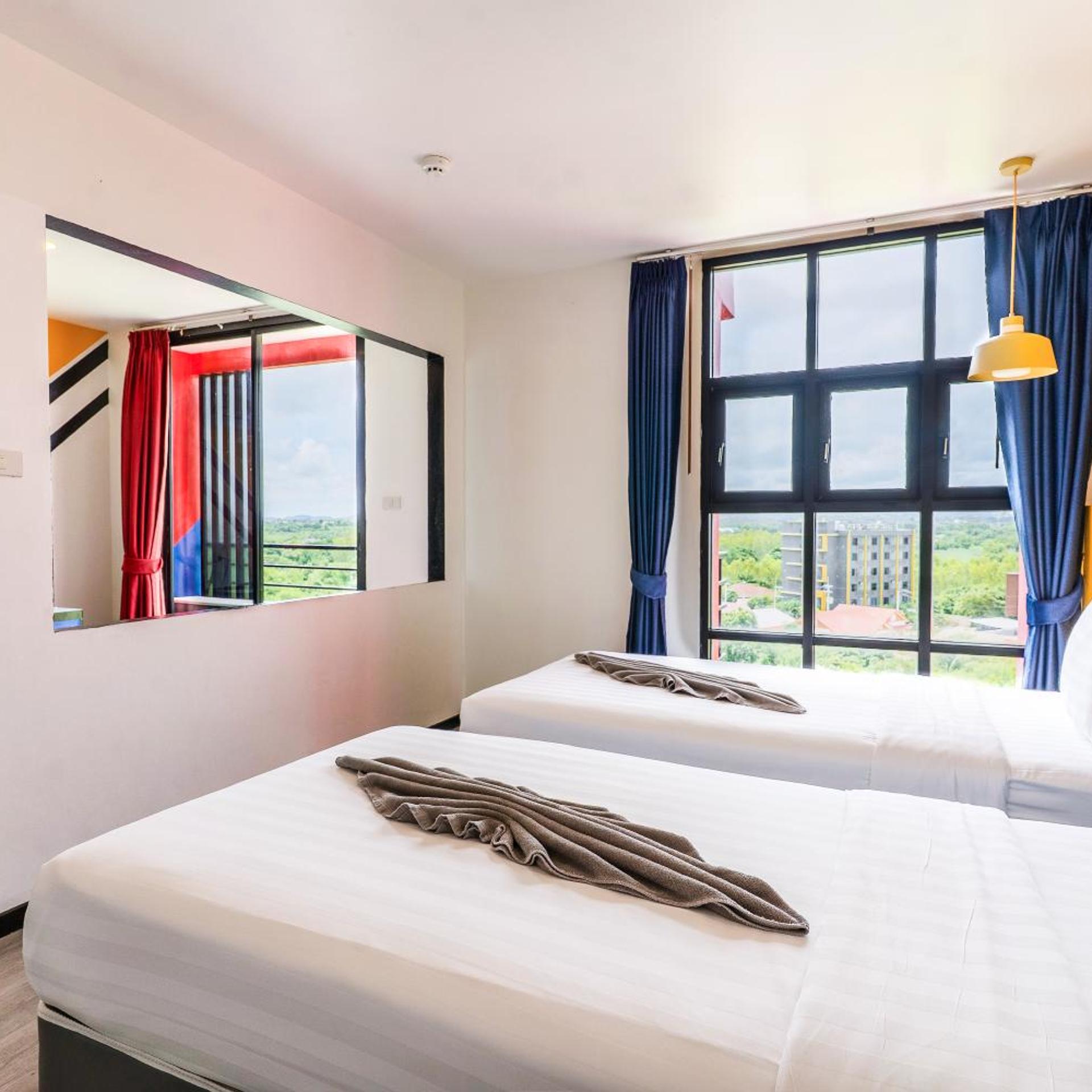 Room, Twin Beds, Mountain View