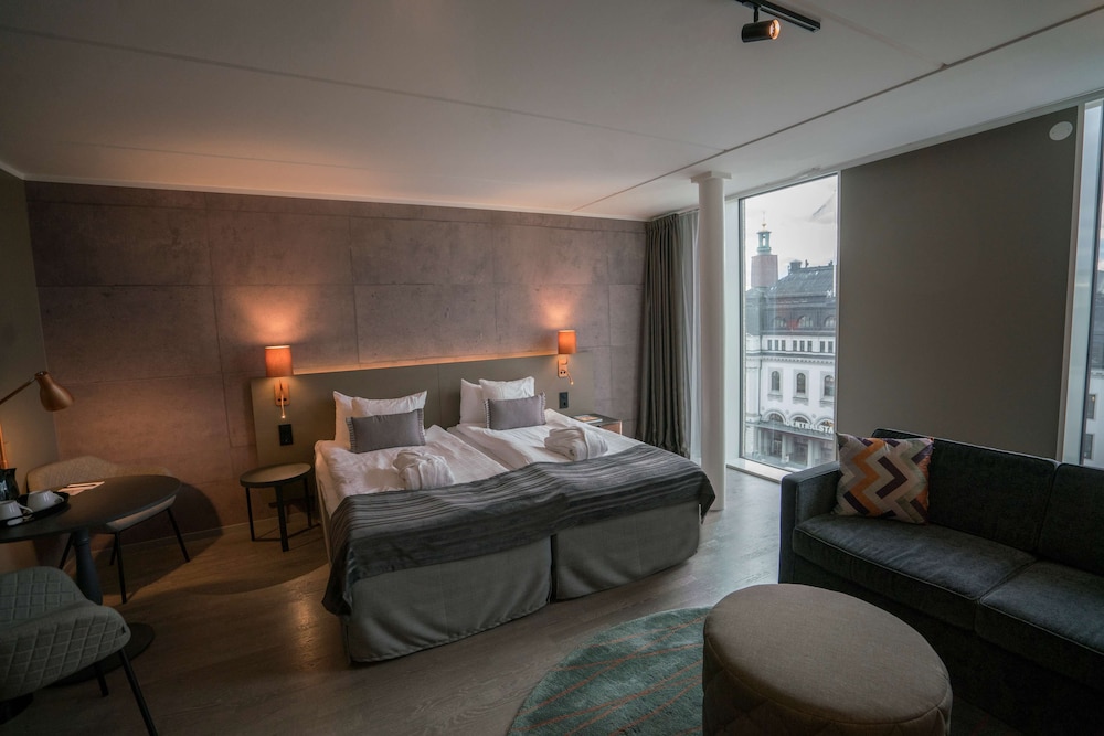 PLUS, SUPERIOR, TWIN BEDS