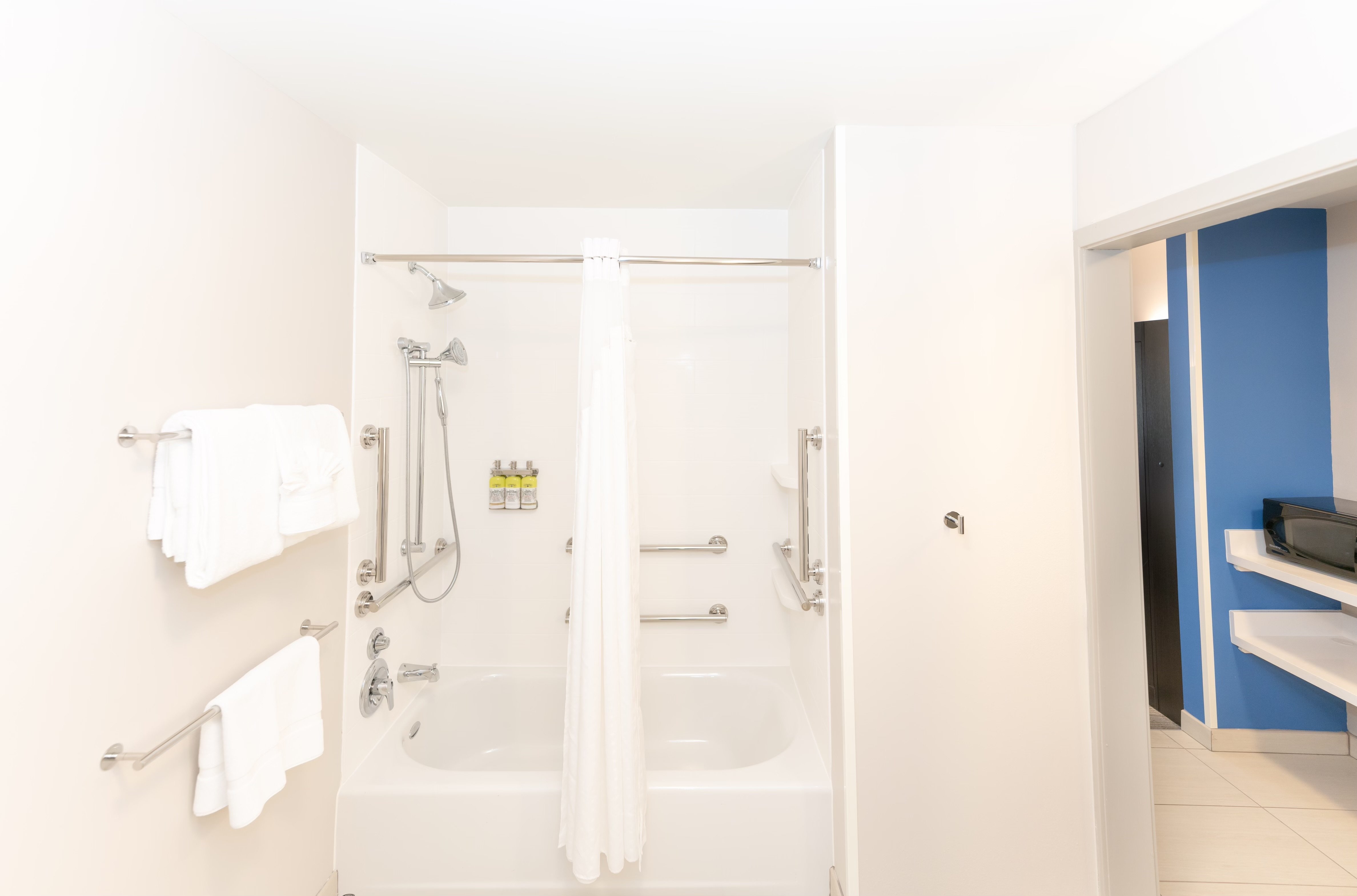 Holiday Inn Express & Suites Franklin - Berry Farms 76/77