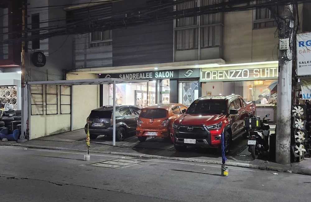 Lorenzzo Suites Hotel 20/24