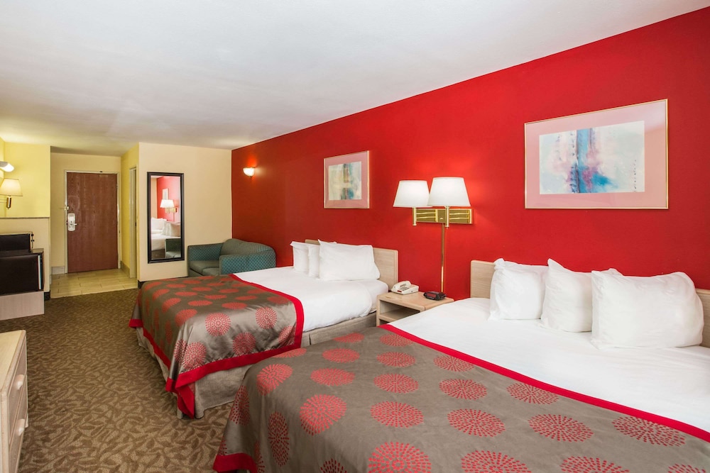 Ramada by Wyndham Sioux Falls 8/16