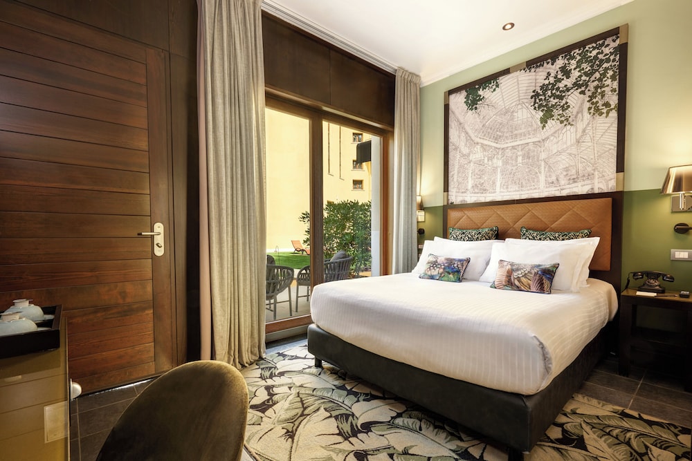 Inner, Garden, Standard, Queen Bed