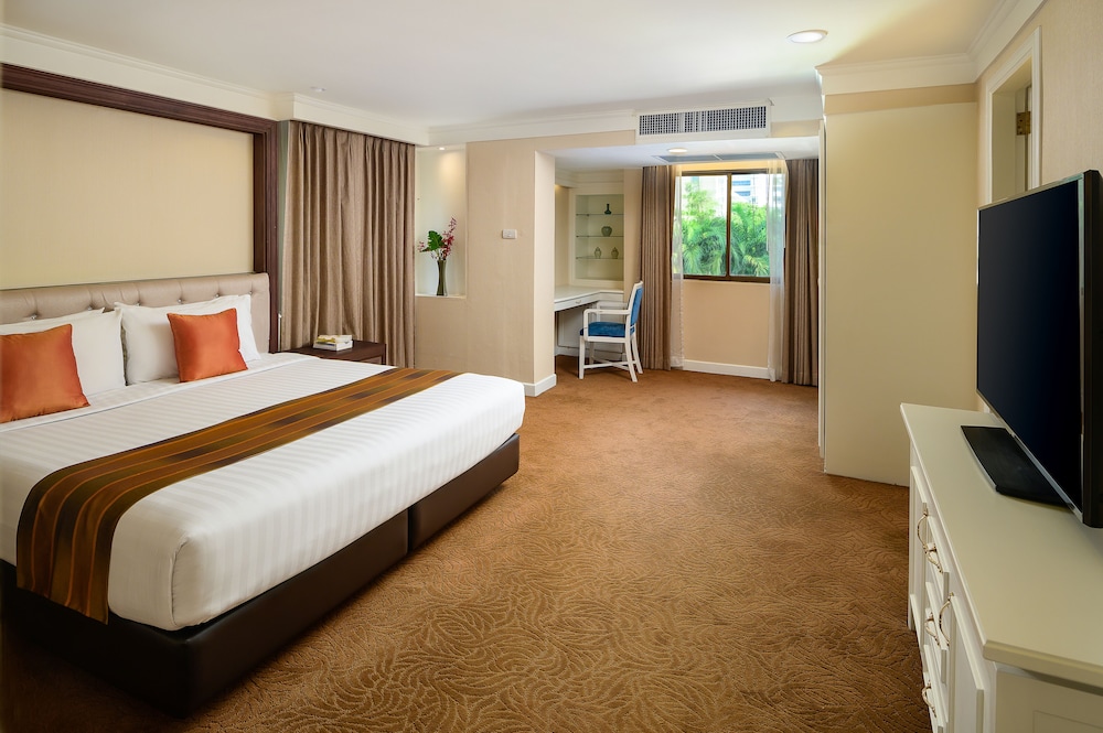 Court Wing Hotel Sukhumvit Bangkok 12/54