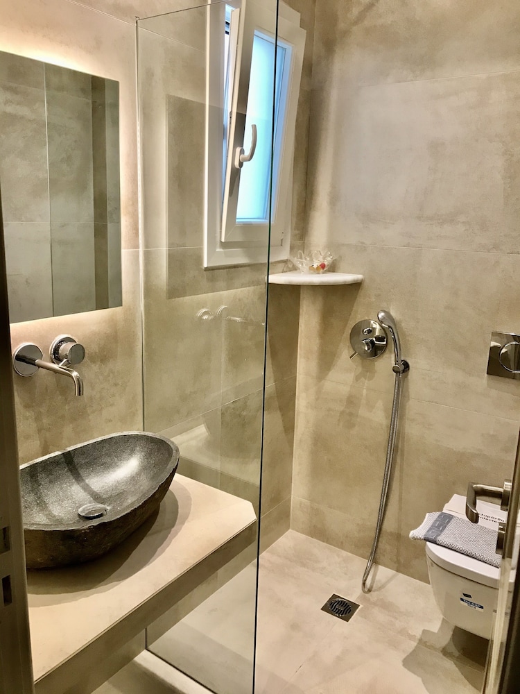 VASSILIKI ROOMS 28/29