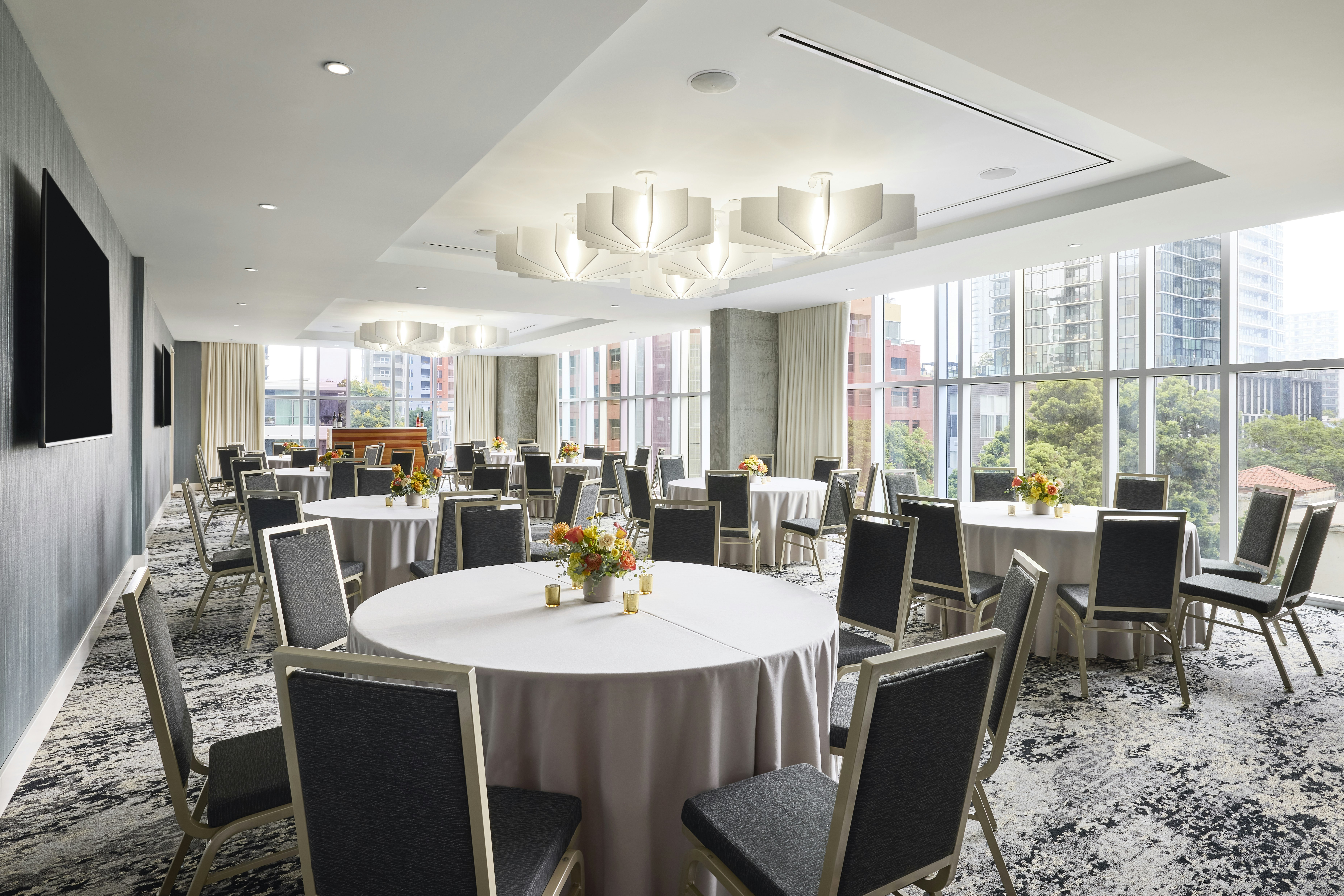 Carte Hotel San Diego Downtown Curio Collection By Hilton 81/87