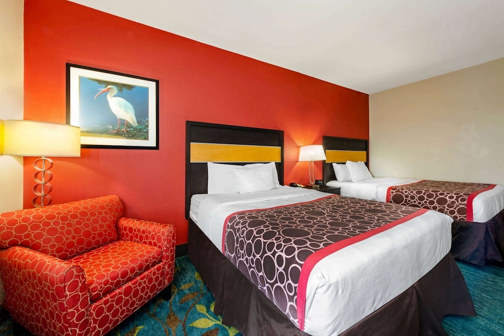 La Quinta Inn & Suites by Wyndham Leesville Ft. Polk 16/50