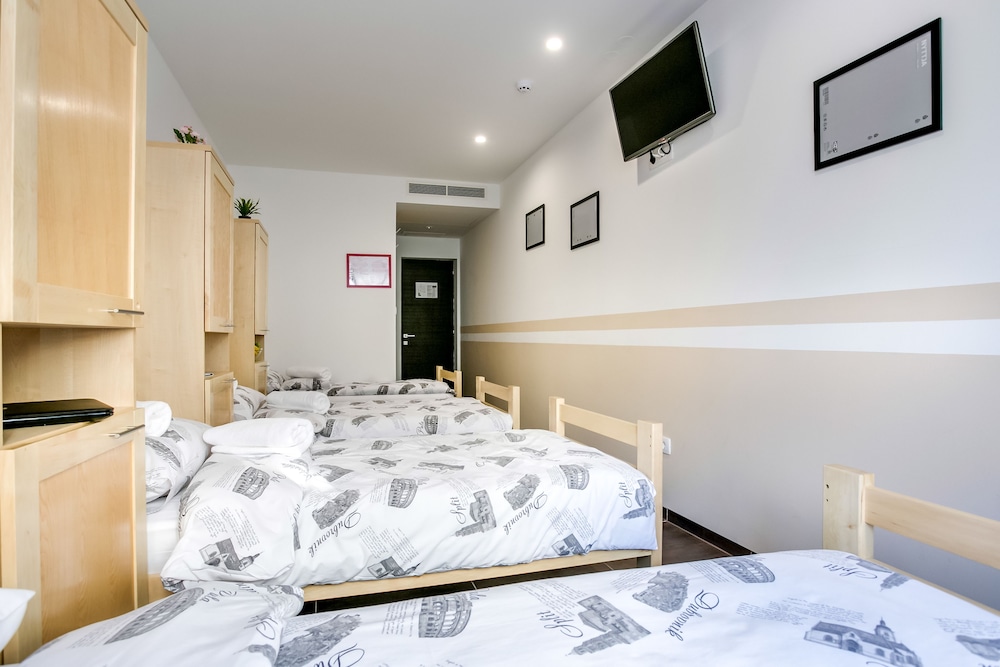 HOSTEL MOVING 9/19