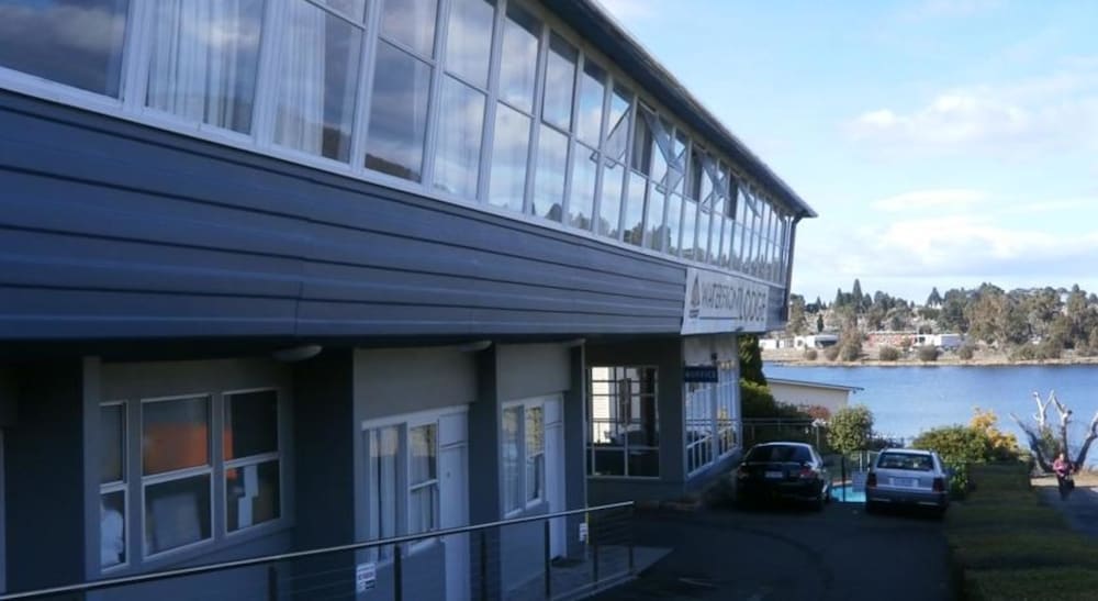 Waterfront Lodge Motel 2/70