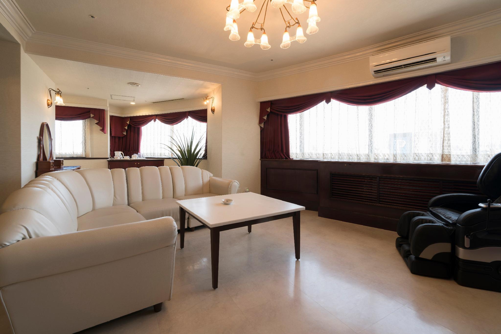 Suite, Apartment, Triple