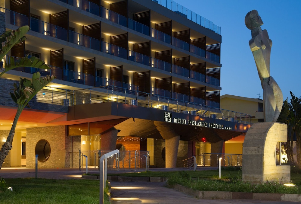 Main Palace Hotel 2/68