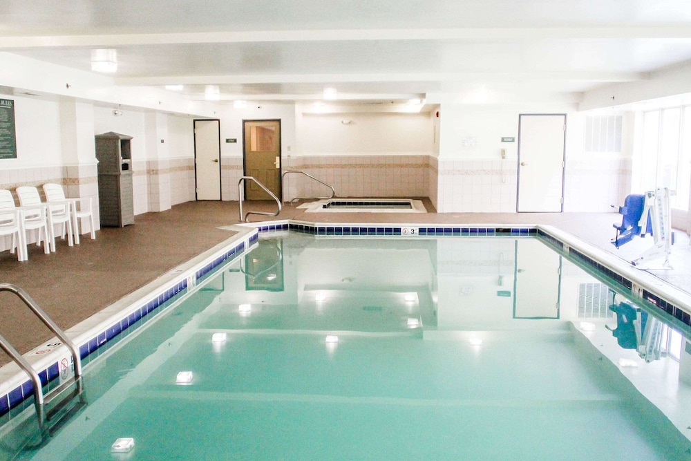 Country Inn & Suites by Radisson, Chester, VA 11/24