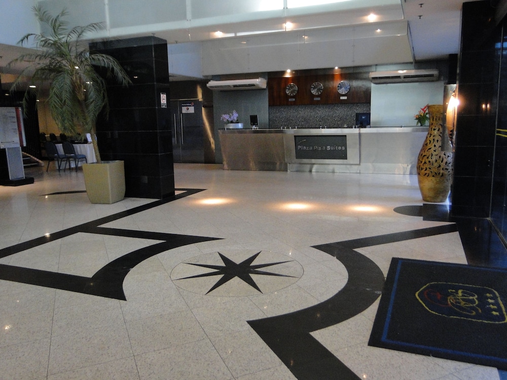 Plaza Praia Suites 12/75