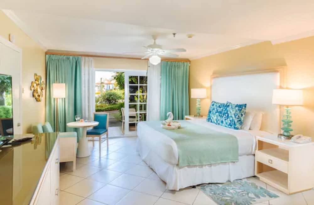 Bay Gardens Beach Resort and Spa 20/75