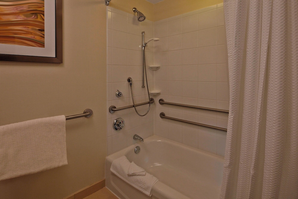 Room, Multiple Beds، Courtyard Providence Warwick 3/4