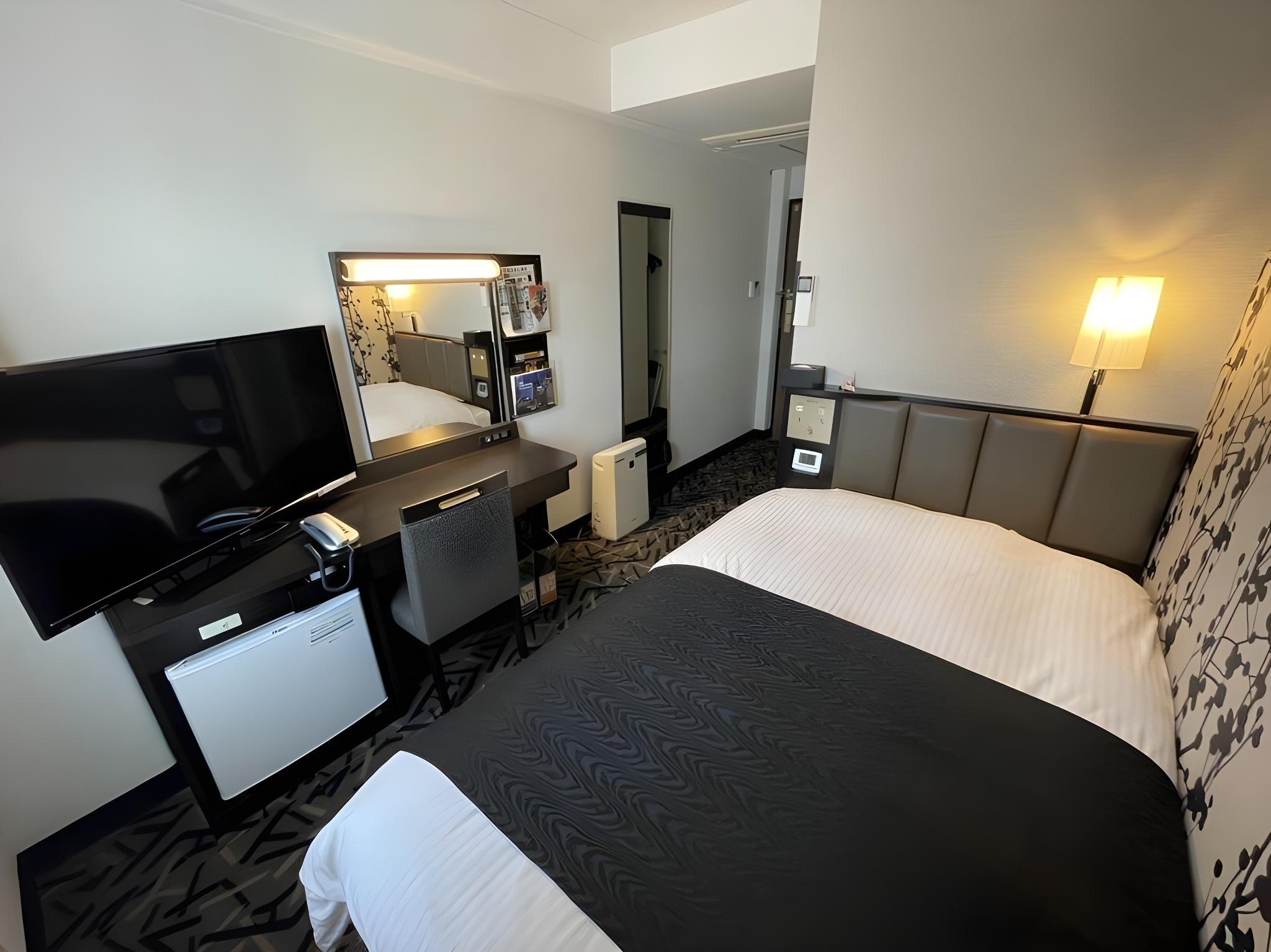 Semi Room, Standard, Single, 2 Double Beds, Smoking