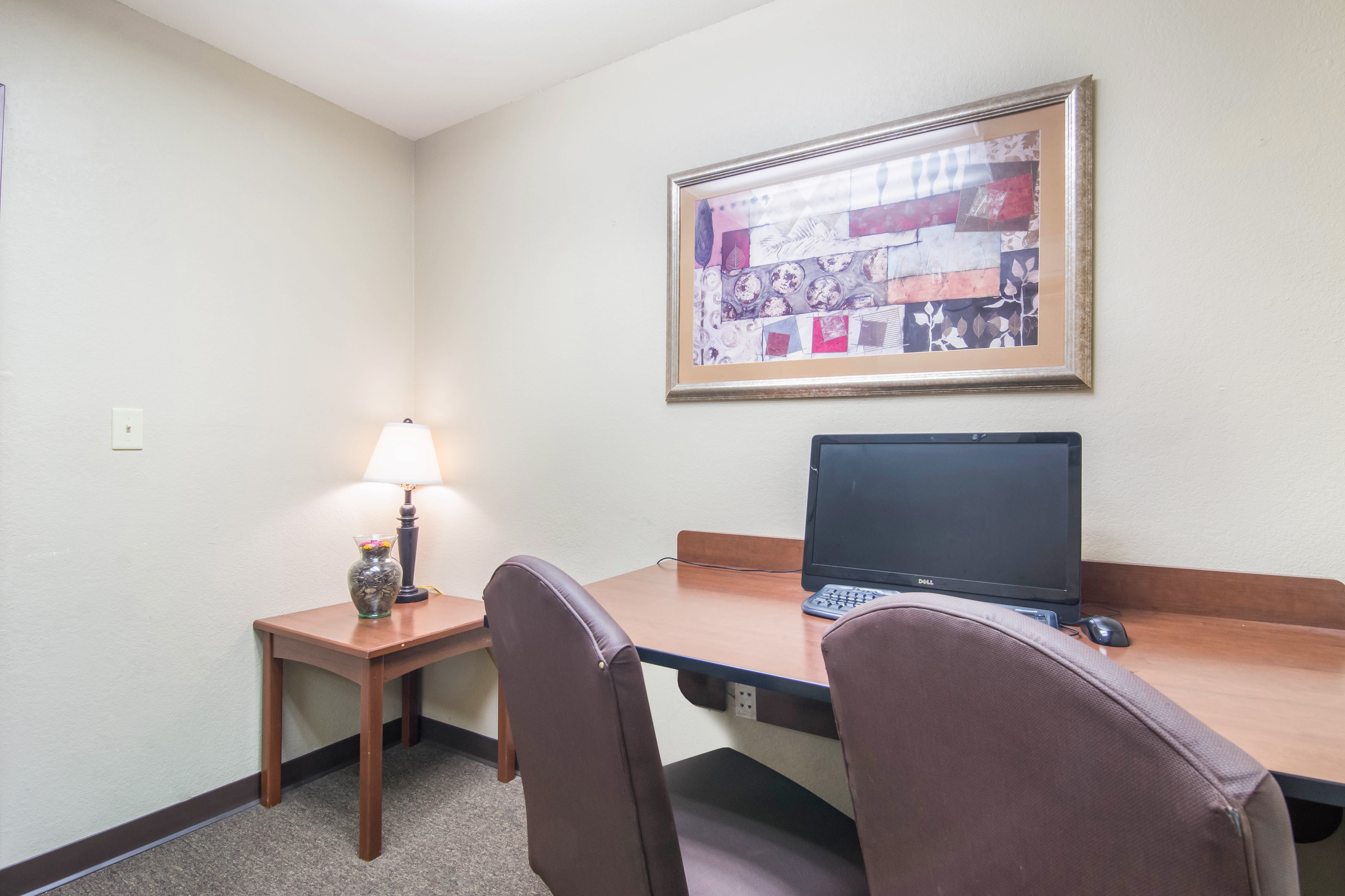 HomeTowne Studios & Suites Bentonville 10/14