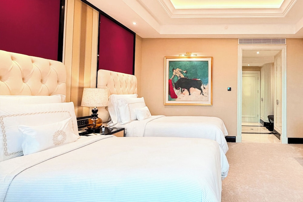 The Trans Luxury Hotel Surabaya 12/50