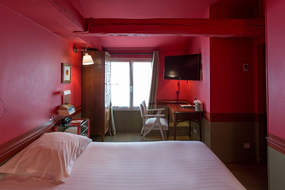 Hotel Crayon 17/78