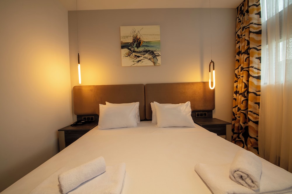 V CENTER HOTEL 22/65