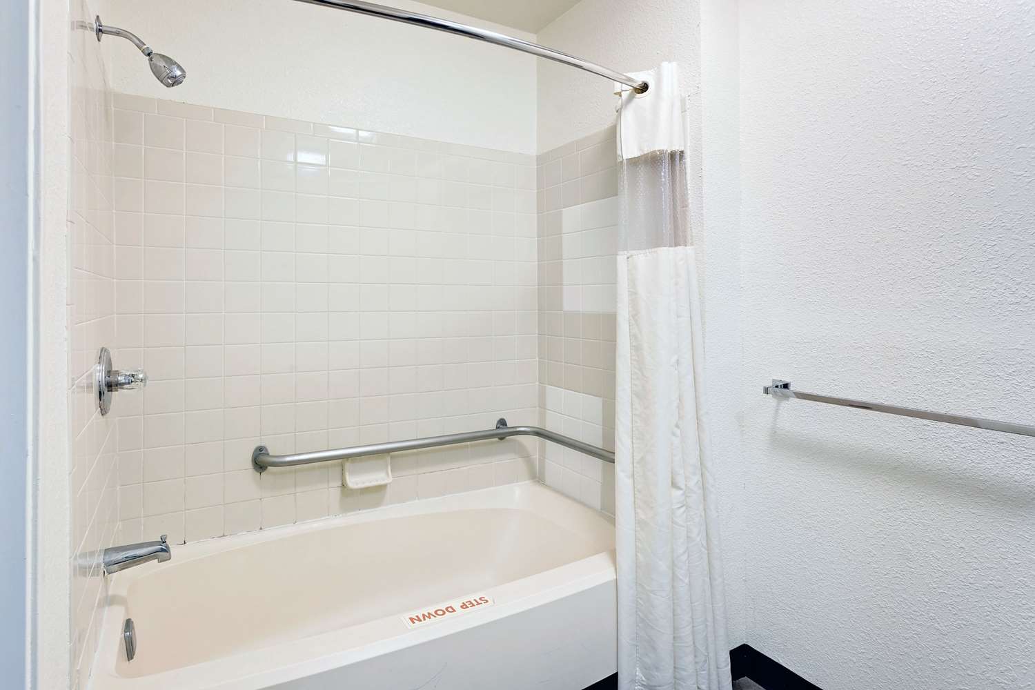 Travelodge by Wyndham College Park 24/25