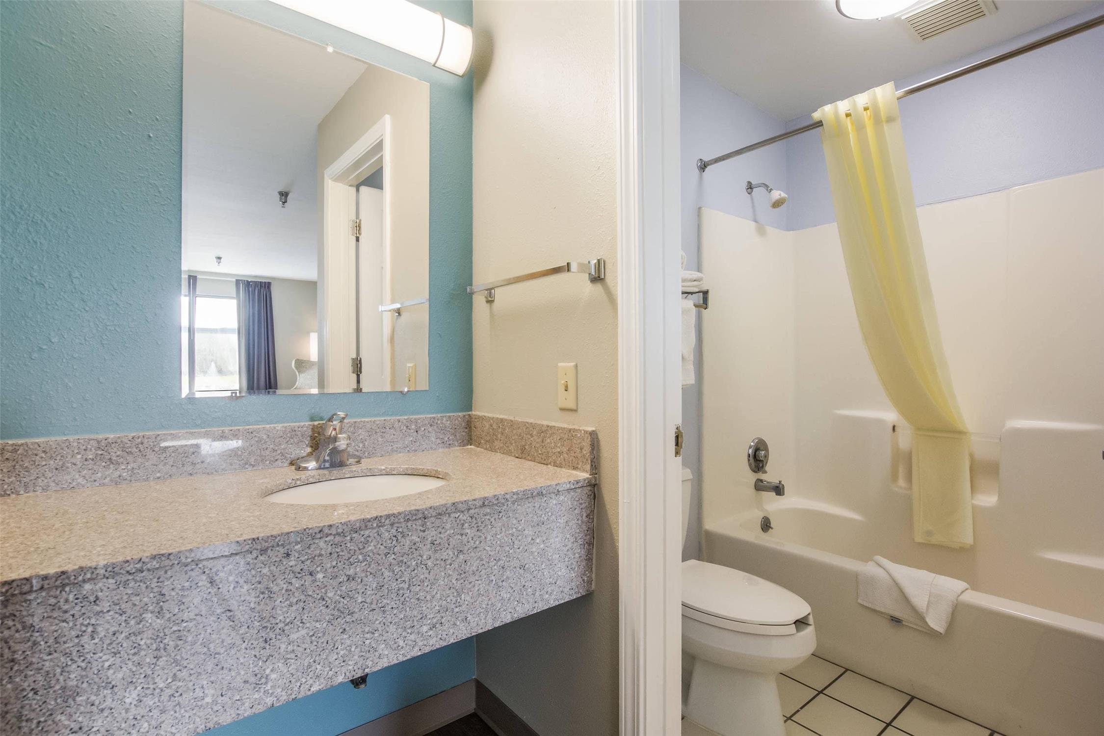 غرفة بسريرين كوين، Econo Lodge Inn & Suites Brooks - Louisville South 3/3