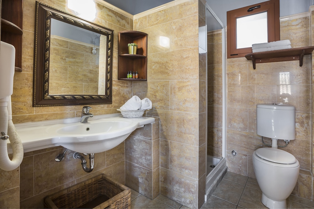 Faros Suites - Adults Only 46/50