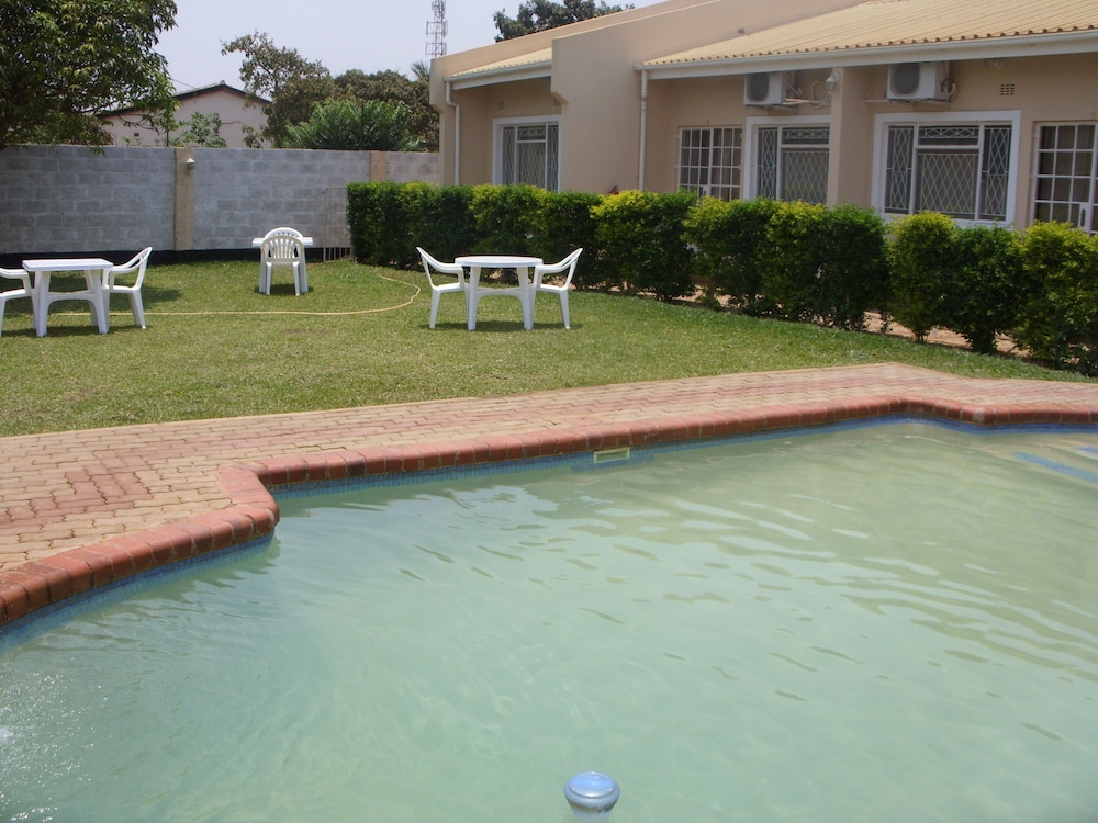 Lusaka Mosi-O-Tunya Executive Lodge 13/19