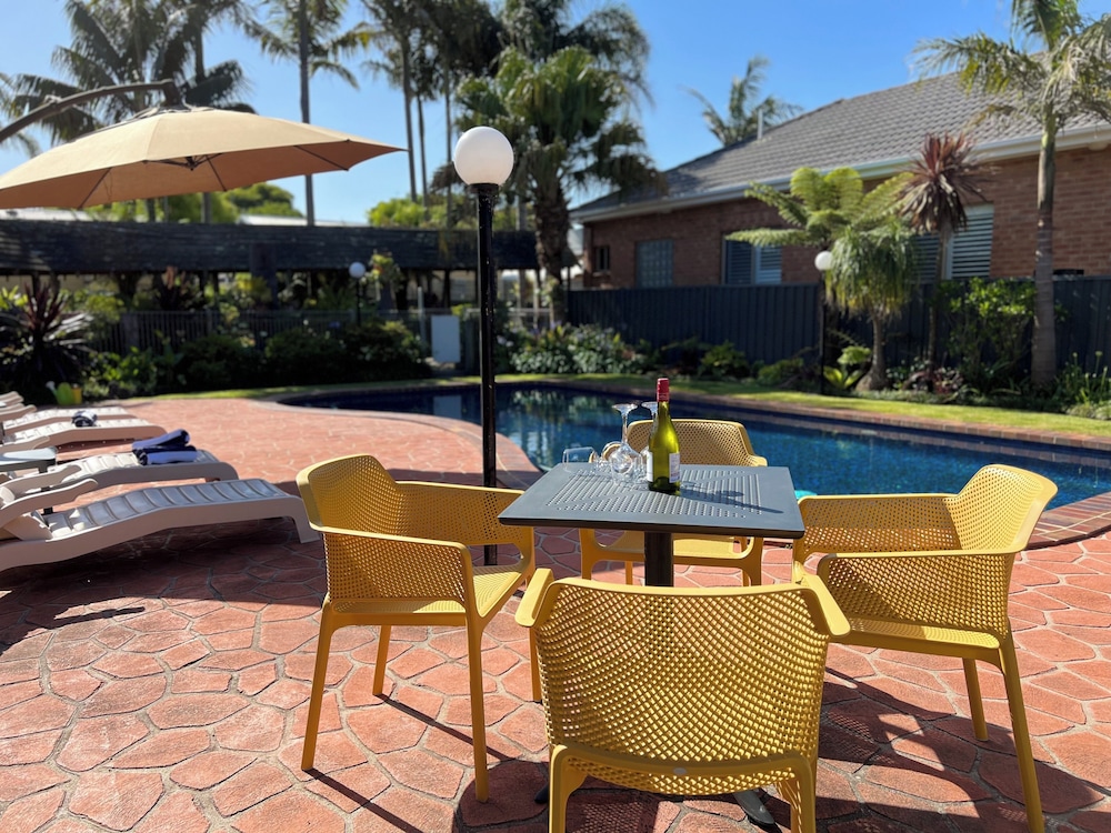 Coastal Waters Motor Inn 57/73