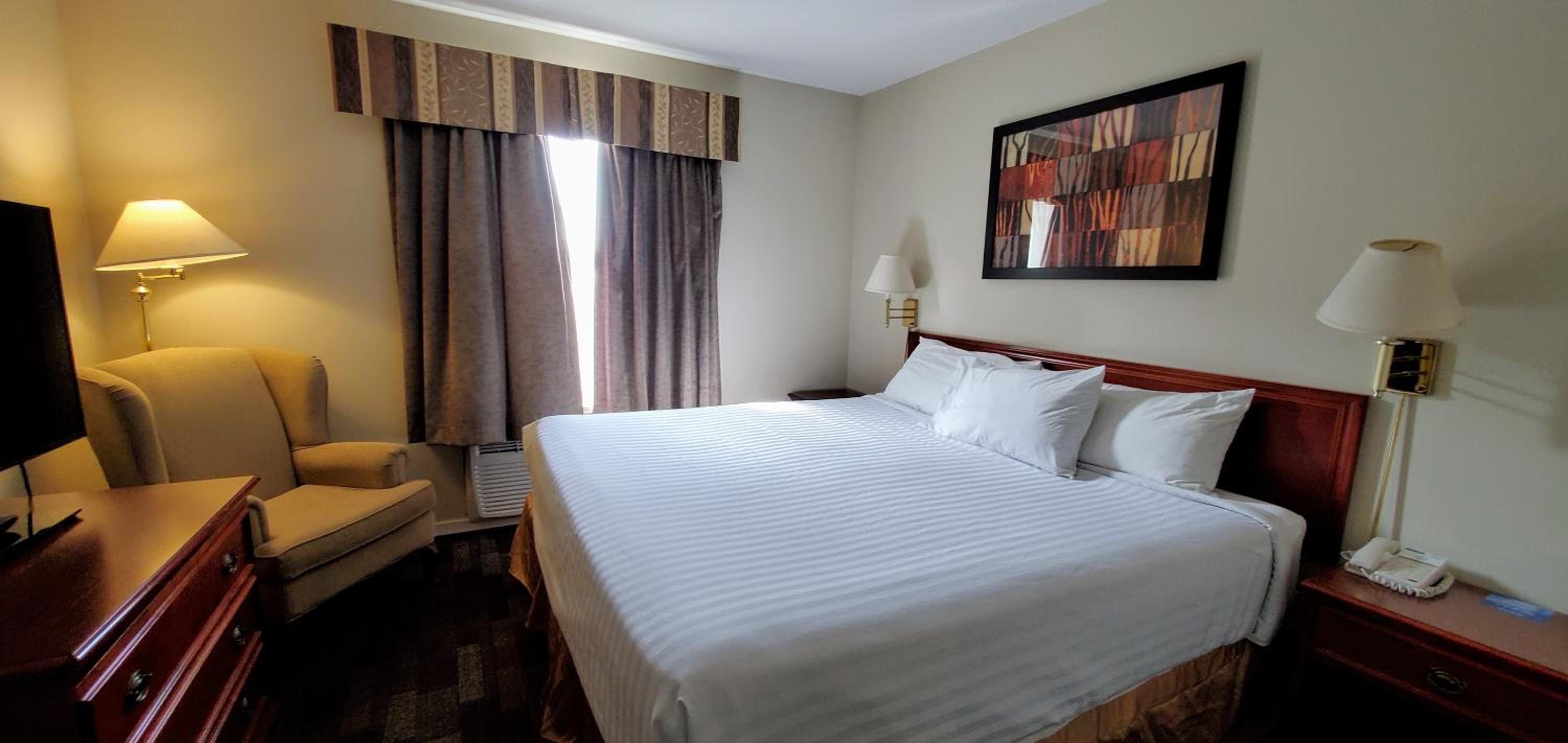 جناح ديلوكس بسرير كينج، Travelodge By Wyndham Stony Plain 4/8