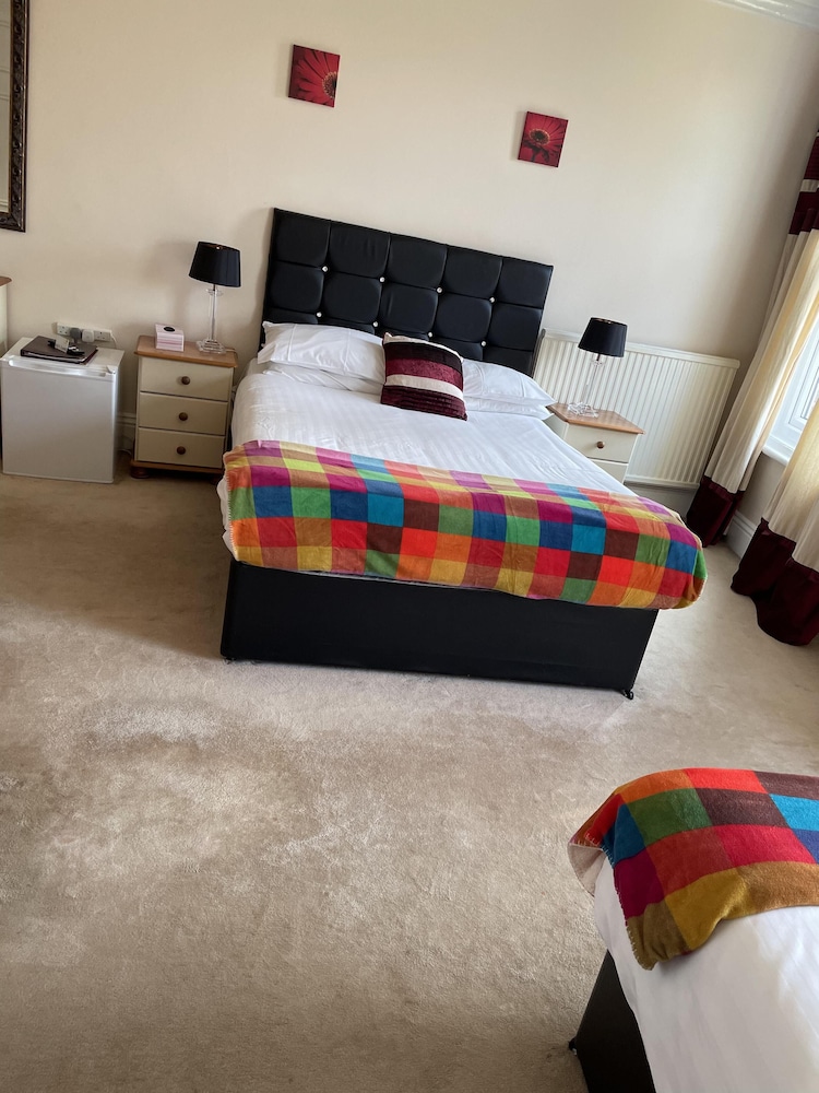 Diamonds Lodge Ltd (Ex Crossways Guest House) 16/34