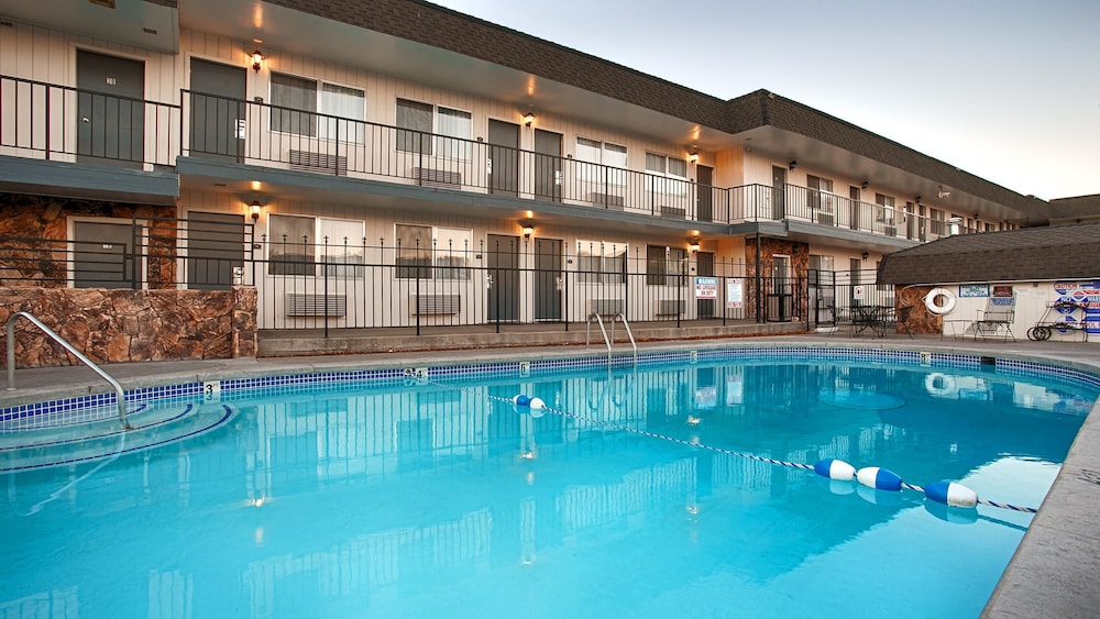 Surestay Plus Hotel By Best Western Susanville 4/45