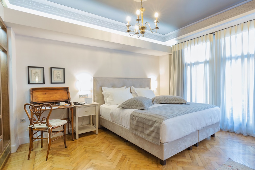 Sweet Home Hotel 24/75