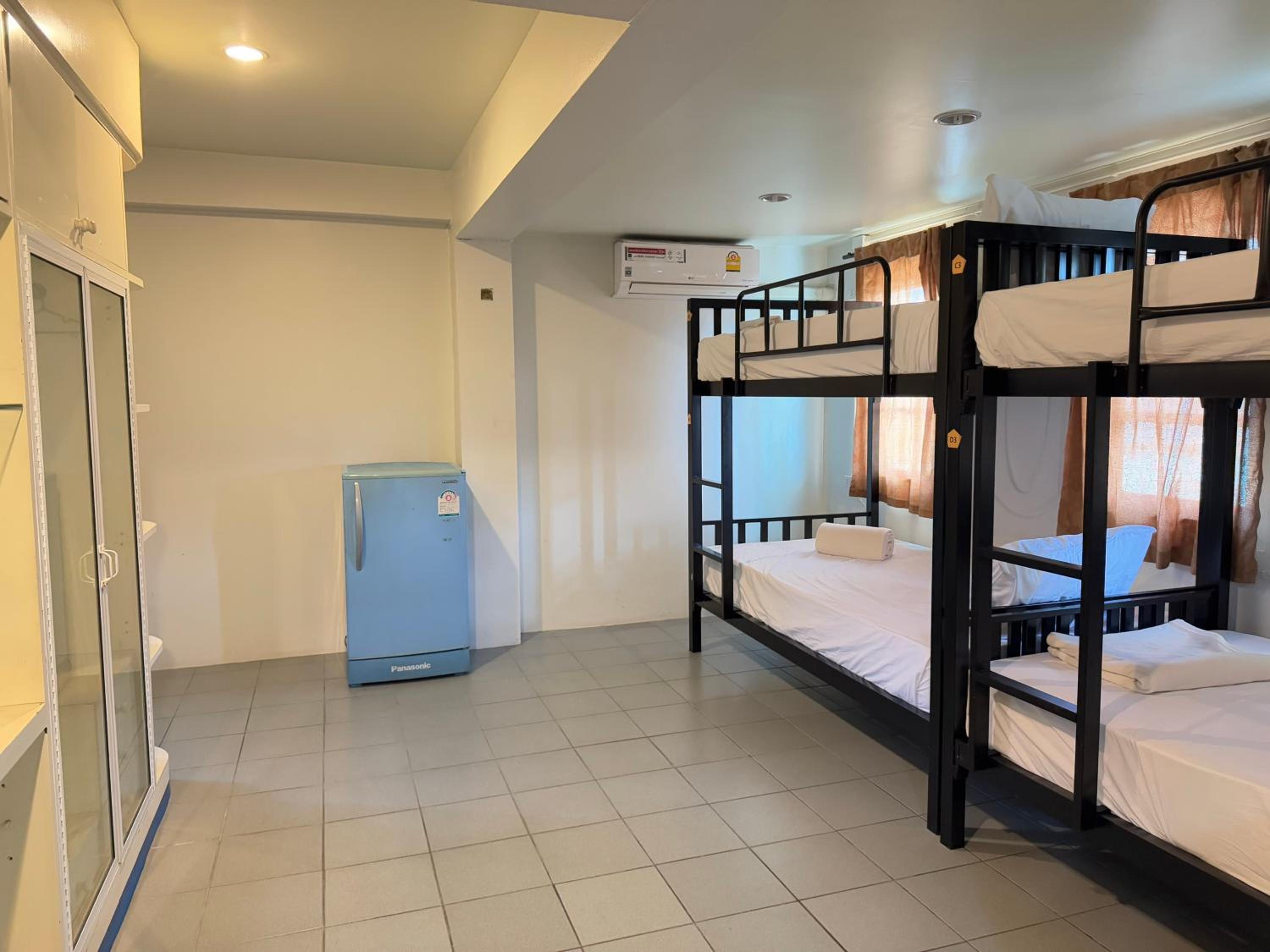 Bed in 6-Bed Mixed Dorm Room