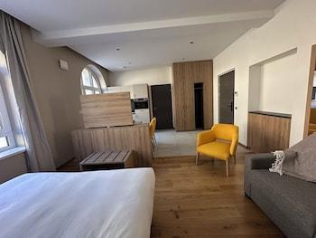 Classic, Studio, Suite, Hill View