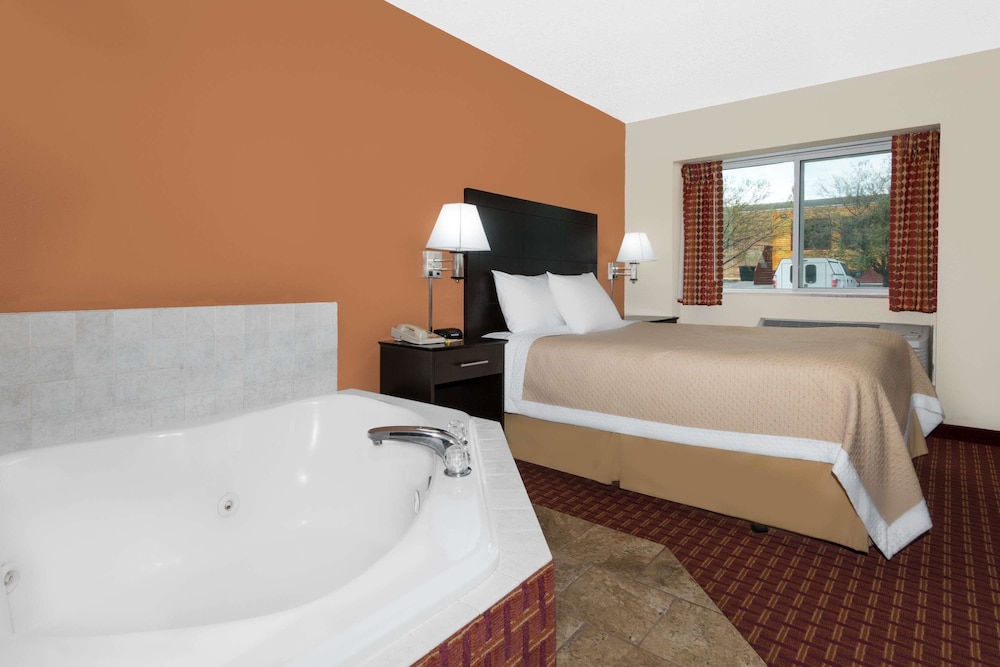 Days Inn by Wyndham Ames 15/33