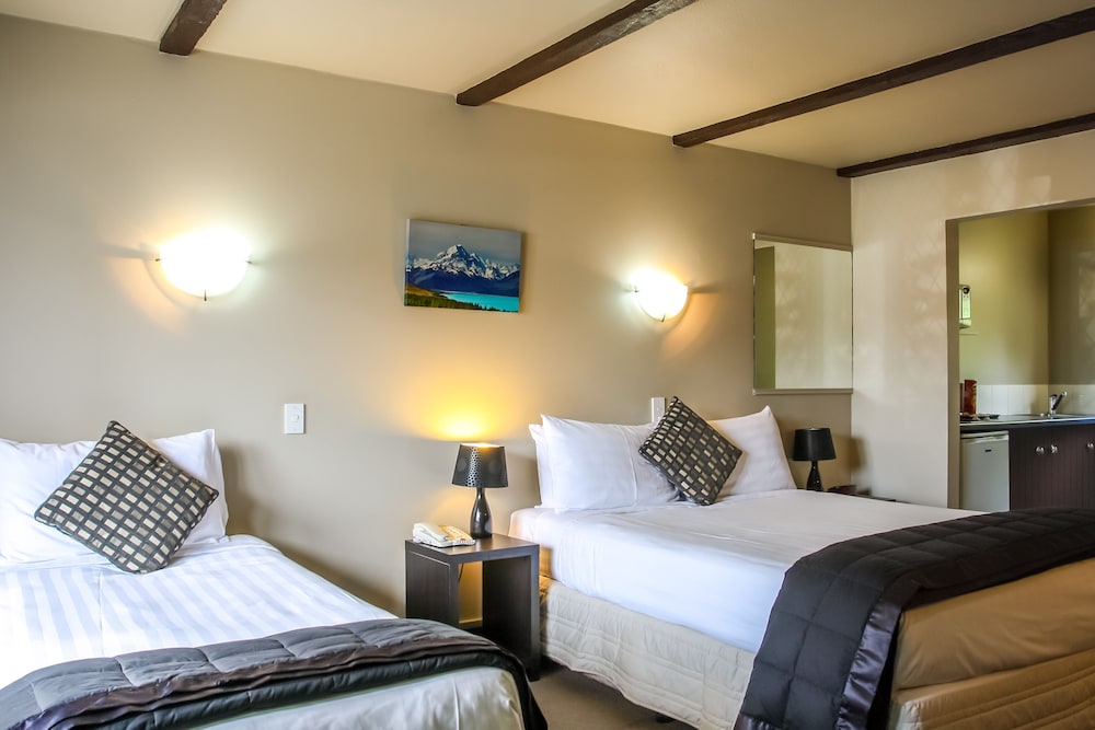 Classic, Studio, 1 Queen and 1 Single Bed