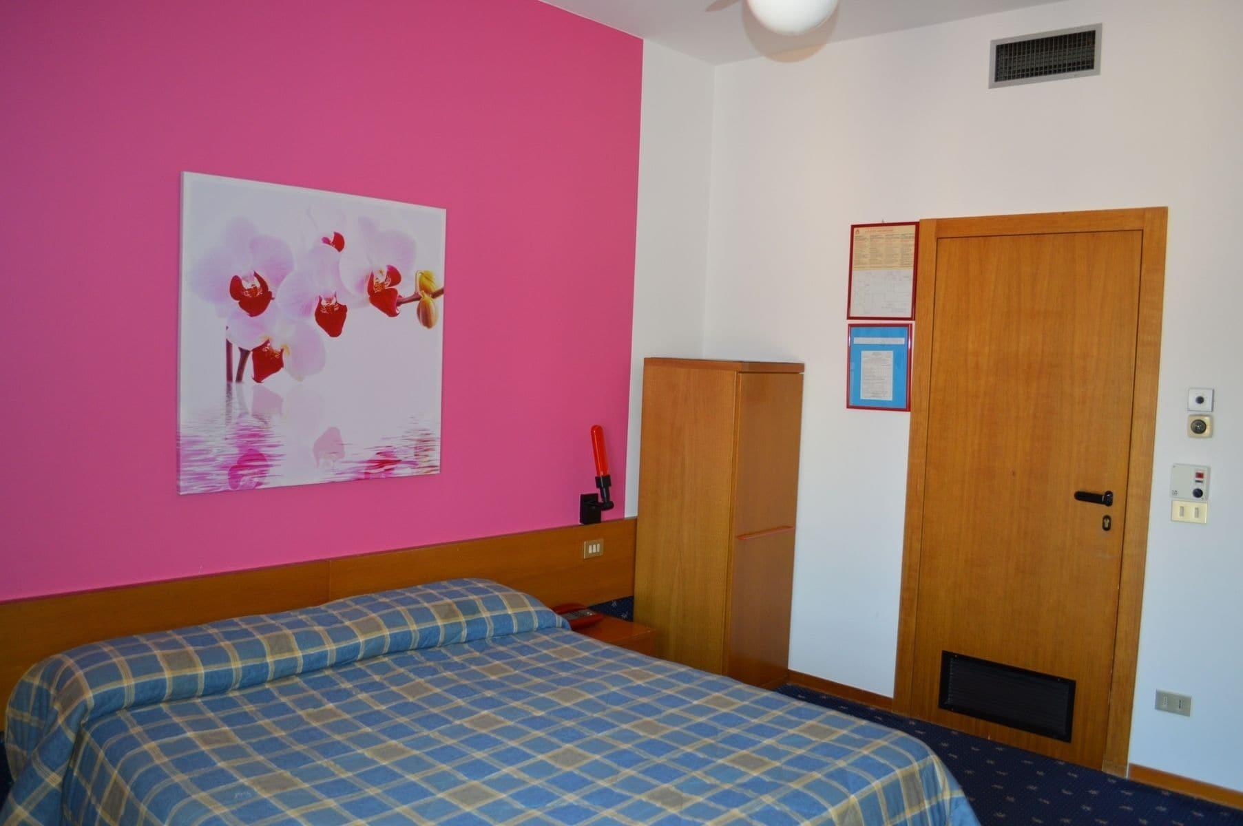 AZZURRA HOTEL 10/25