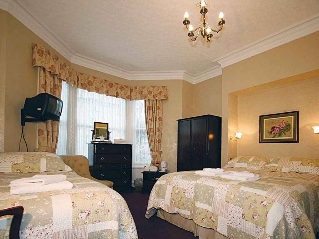 Superior, Twin Beds