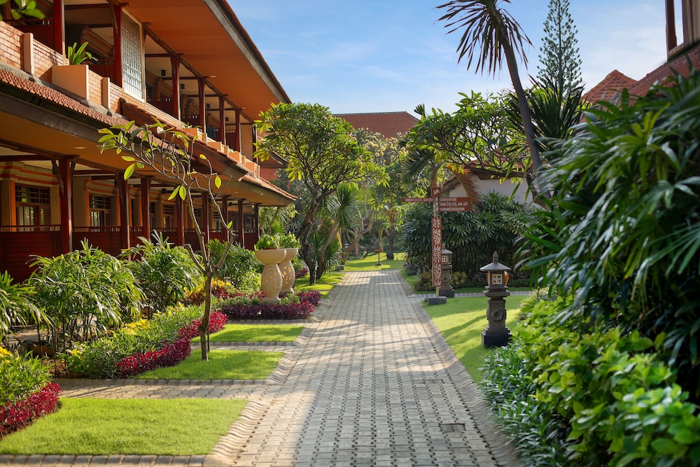Grand Istana Rama Hotel 74/76