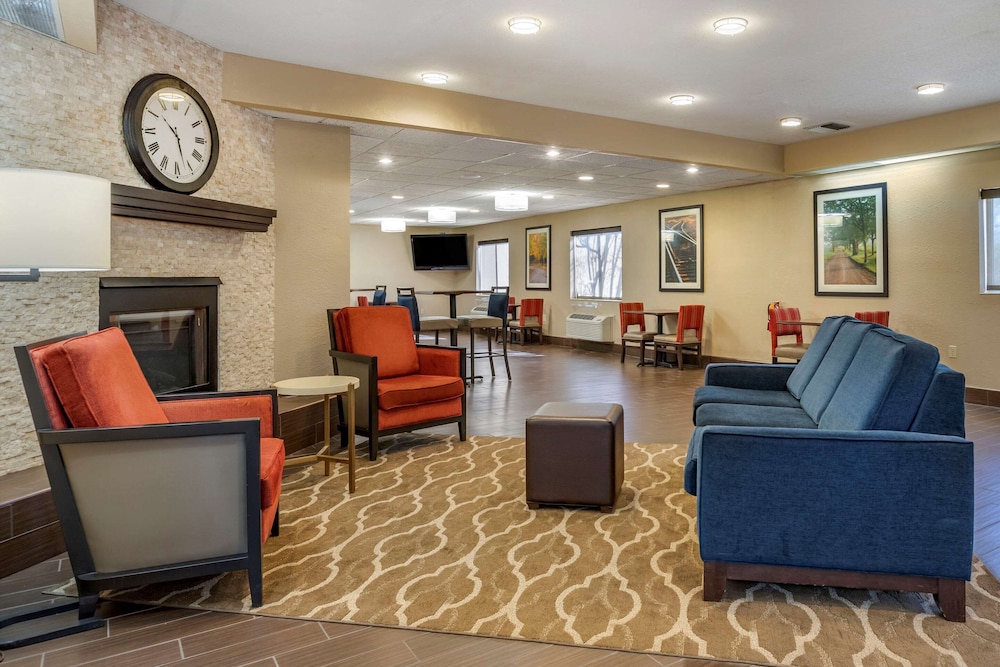 Comfort Inn And Suites Paw Paw 36/54