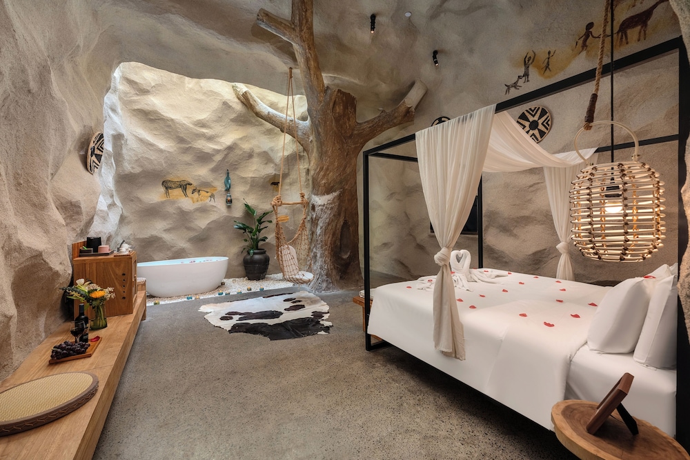 Cave, Secret, Queen Bed
