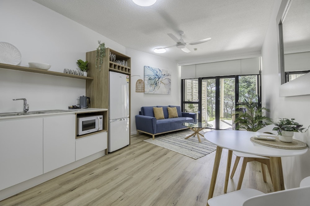 AMAROO AT TRINITY 23/50