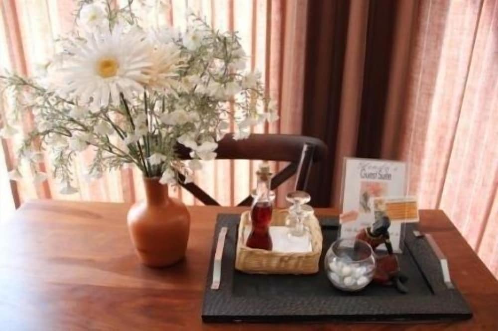 Glenda S Guest Suites 35/50