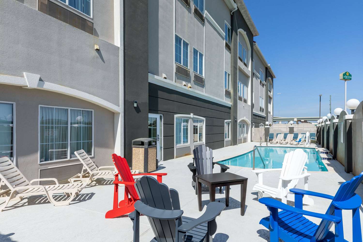 La Quinta Inn & Suites by Wyndham Houston New Caney 34/35