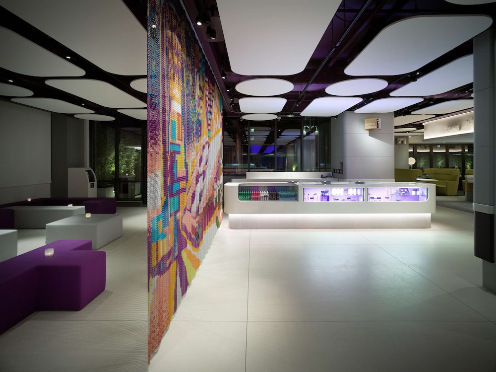 YOTEL New York Times Square, Select by Hilton 35/42
