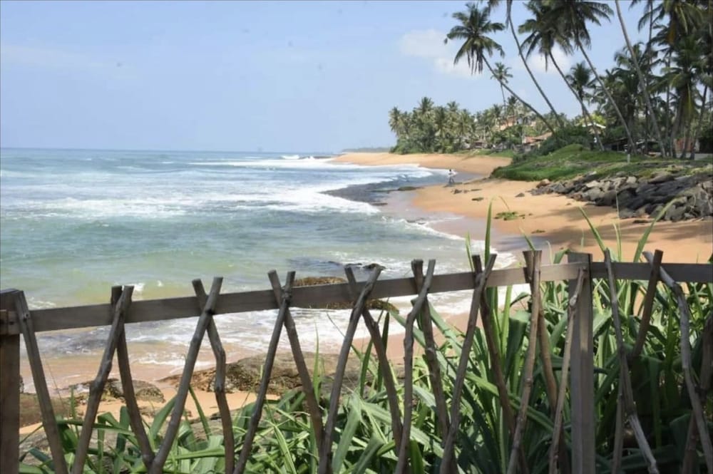 Ashens Beach House 26/50