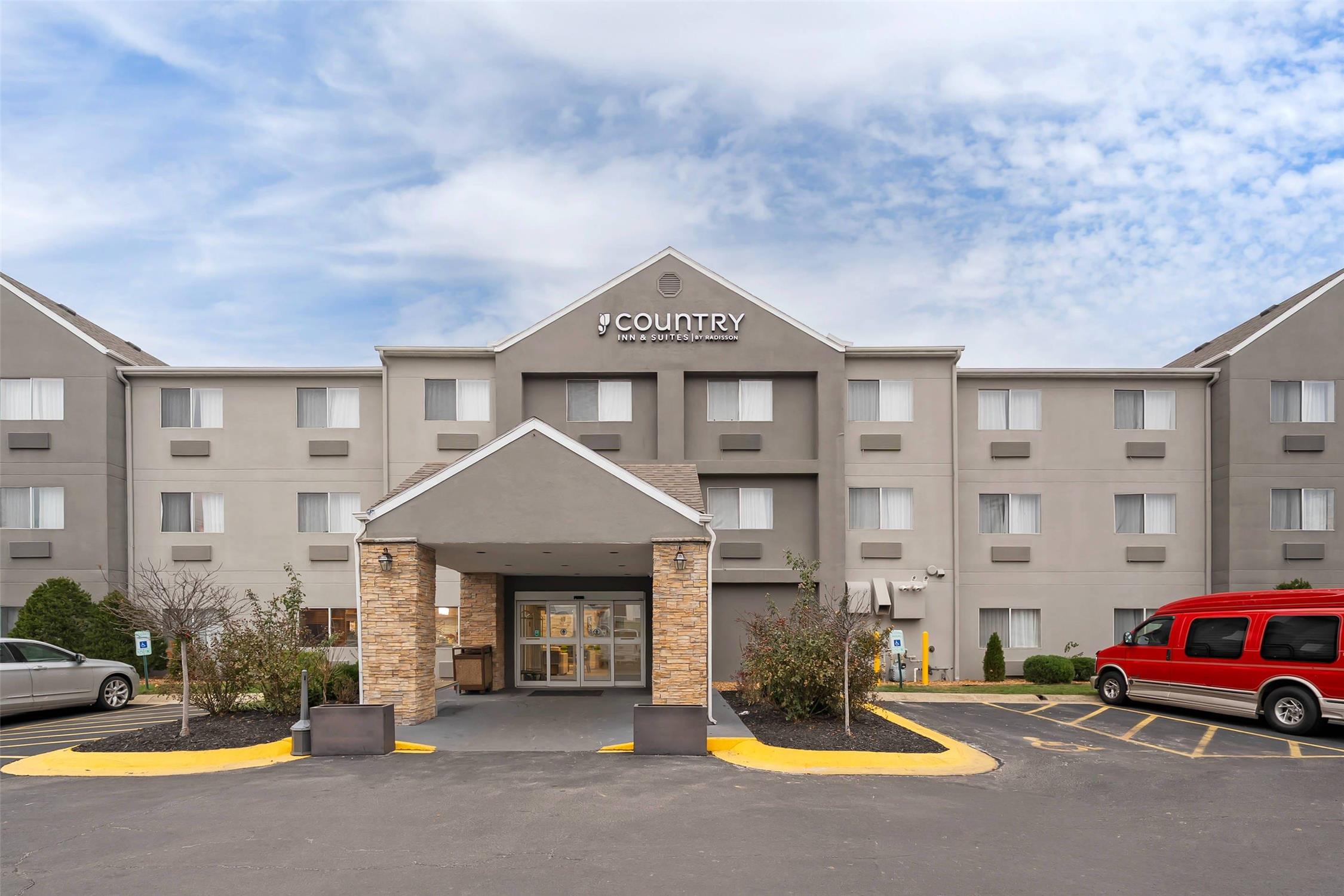 Country Inn & Suites by Radisson, Fairview Heights, IL 37/39