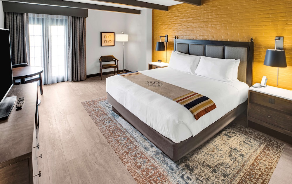 ROOM, KING BED, ACCESSIBLE
