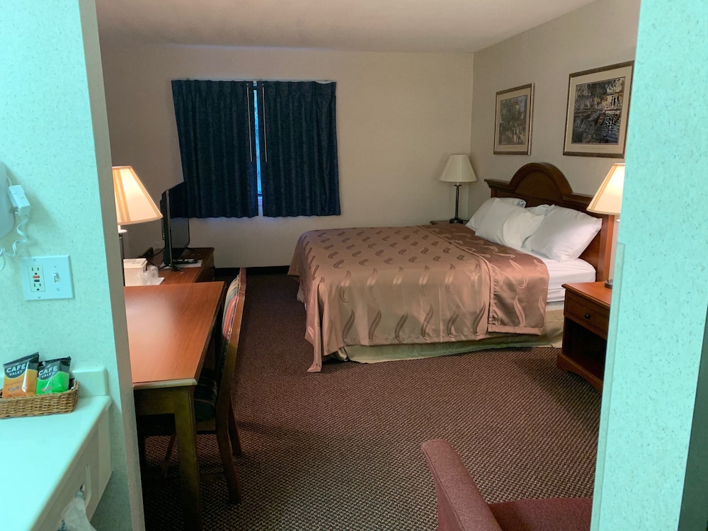 Country Hearth Inn Lomira Hotel 11/48