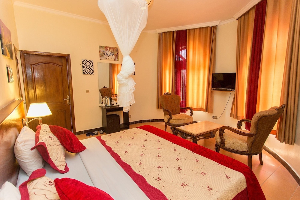 DELUXE, DOUBLE BED